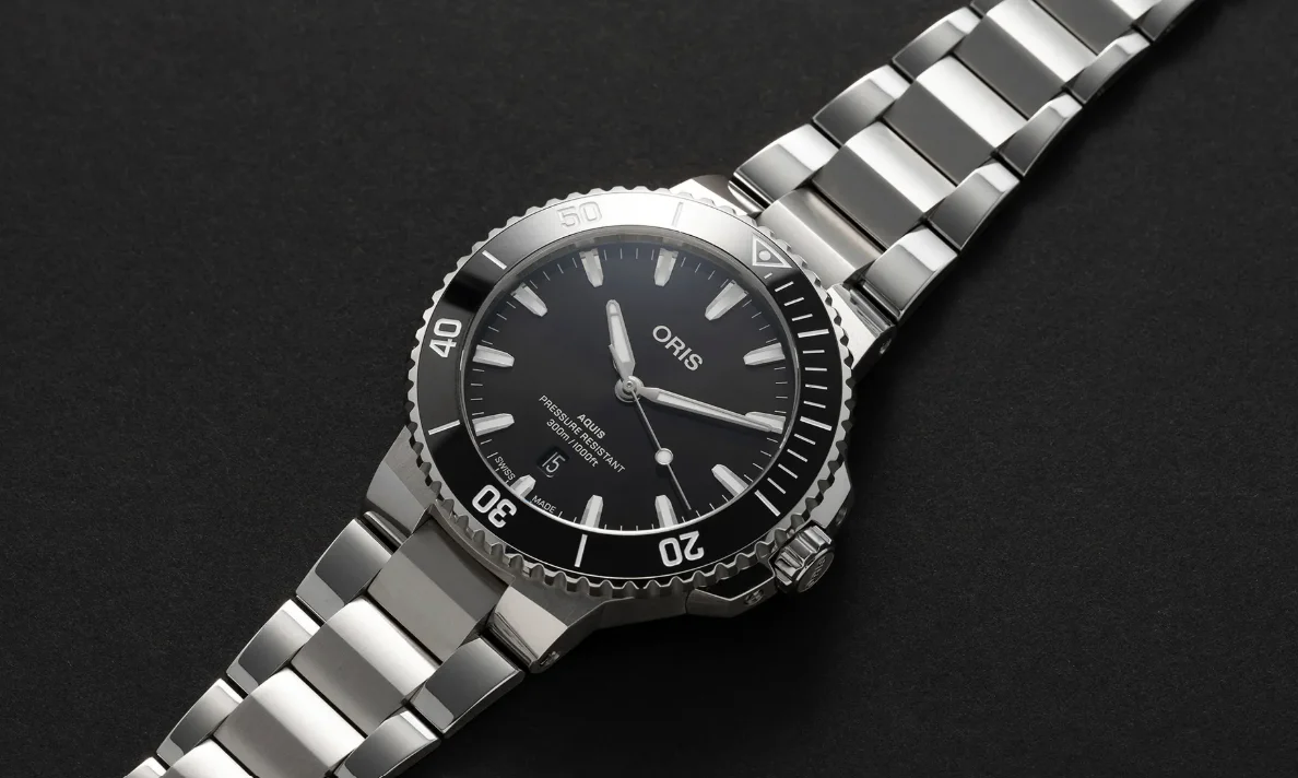 Aquis Date Black/Silver Stainless Steel Black Dial - Image 3