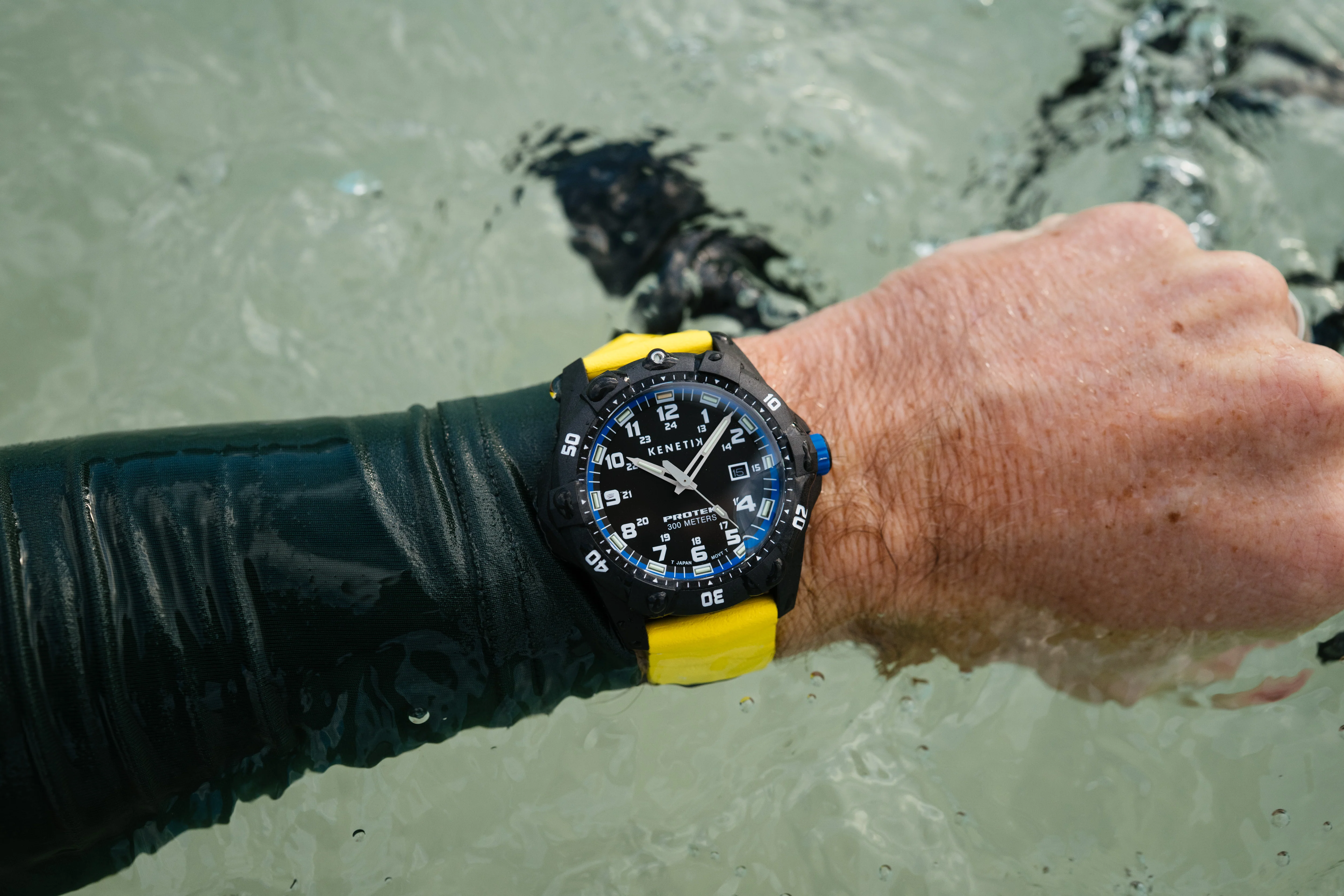 Kenetik Carbon Composite Dive CARBON CASE/BLACK & BLUE DIAL/YELLOW STRAP Black & Blue Dial - Image 6